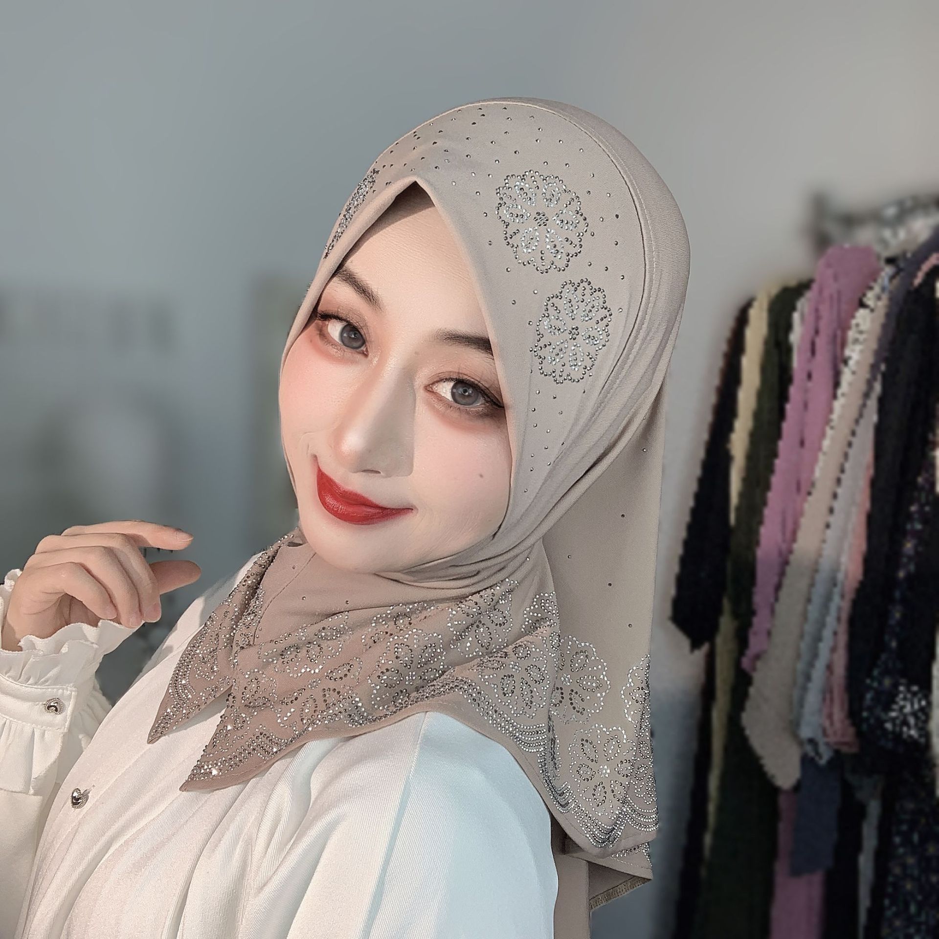 레디 투 웨어 무슬림 히잡 여성용 라인스톤 플로럴 디자 - Women'S Fashion Headbands 리뷰 및 가격